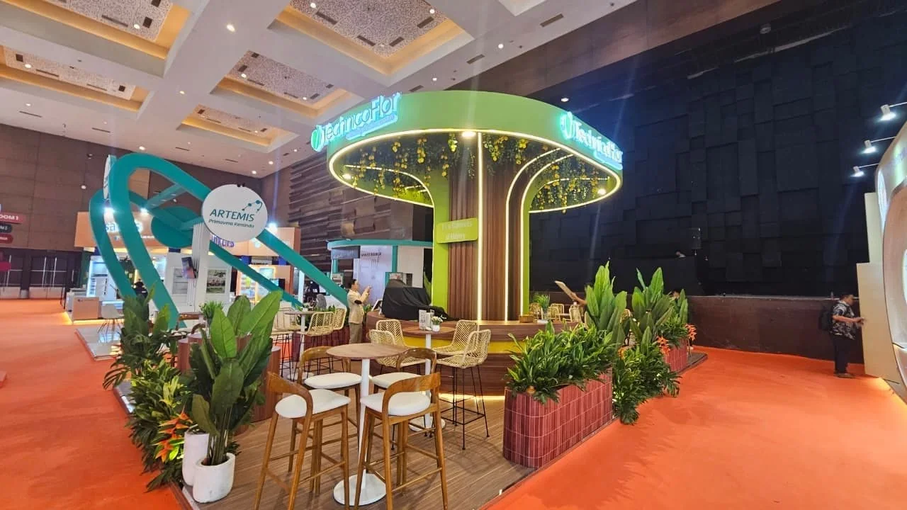 Exhibition lounge with lush plants and warm lighting - view 2
